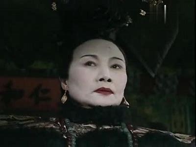 免费观看《纹身：西部纵横》电影，探索刺激的冒险故事与人物命运。